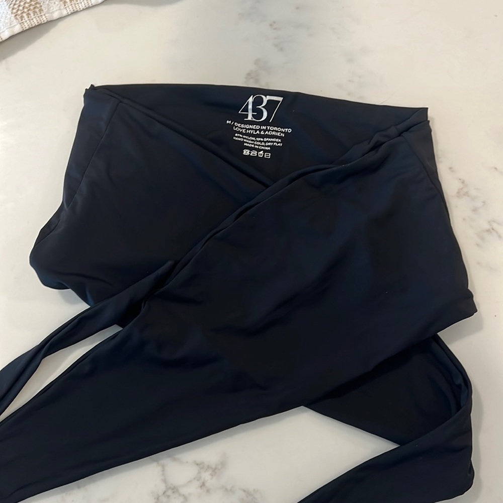 437 Leo Top